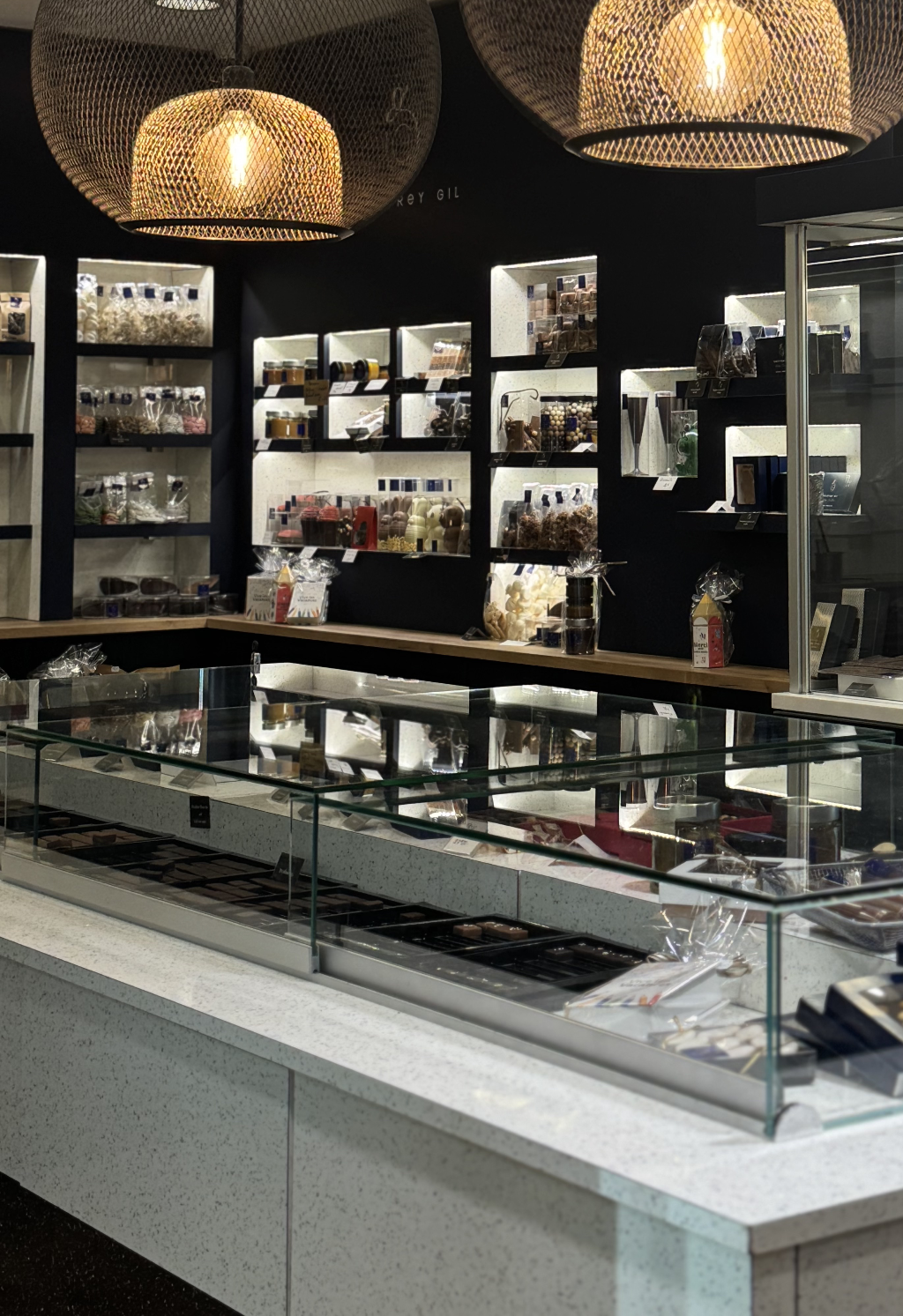 Intérieur de la boutique Geoffrey Gil Chocolaterie à Béziers